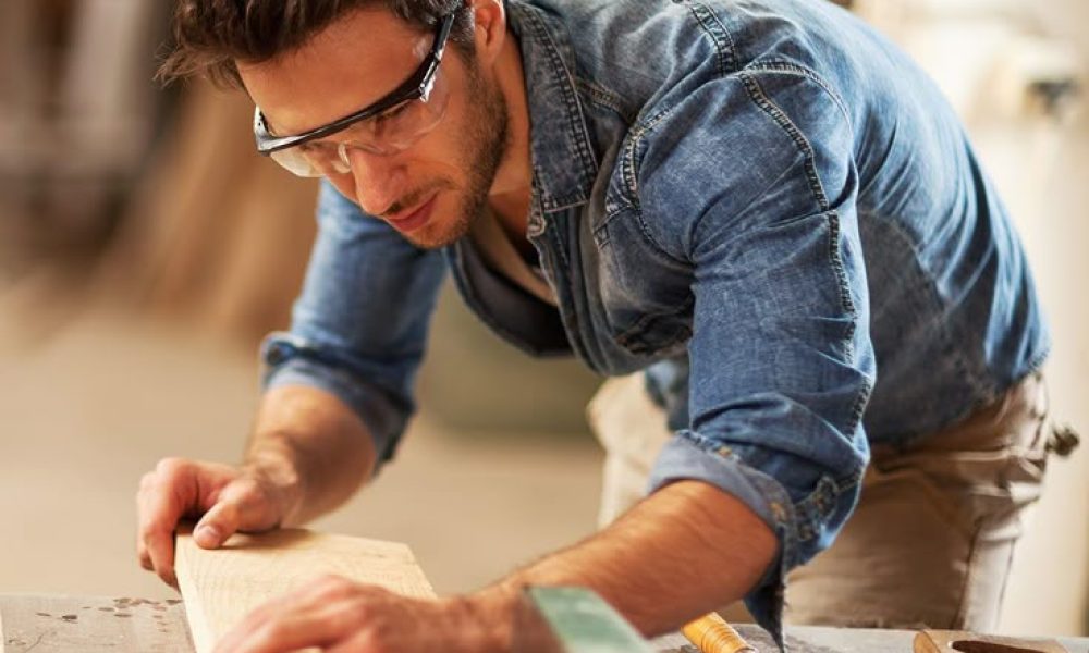 How to Become a Carpenter (1) How to Become a Carpenter (1)